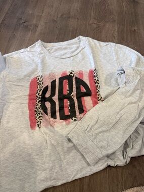 Girls' Light Gray Long-Sleeve Graphic Top with Pink Accents KBP MONOGRAM